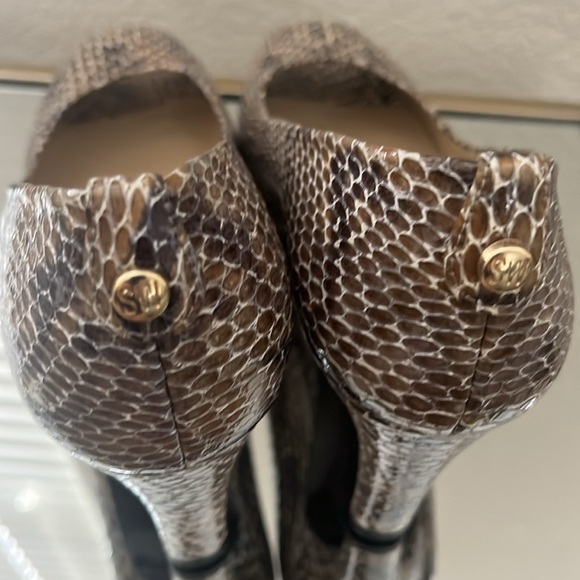 NWT Stuart Weitzman Brown Peep Toe Pumps - Picture 5 of 14